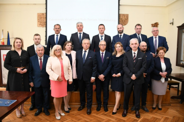 Pierwsza sesja Rady Powiatu Miechowskiego kadencji 2024-2029. Nowy starosta, zarząd i prezydium
